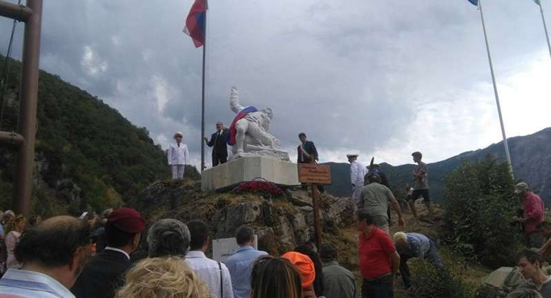 Επικοινωνιακό βατερλό των ΗΠΑ: Στην Ιταλία έστησαν Μνημείο για πεσόντα ήρωα Spetsnaz της Ρωσίας! Πως πέρασε στην Αθανασία και στην συλλογική Μνήμη όλων (βίντεο)